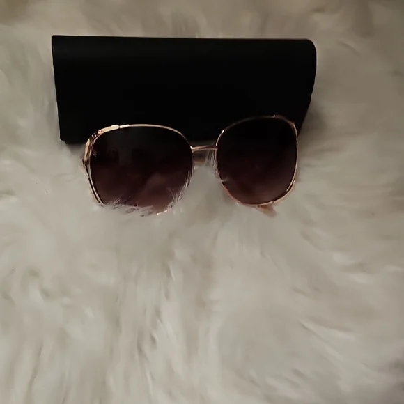 BCBGMaxAzria | Accessories | Bcbgmaxazria Rose Gold  display picture 1